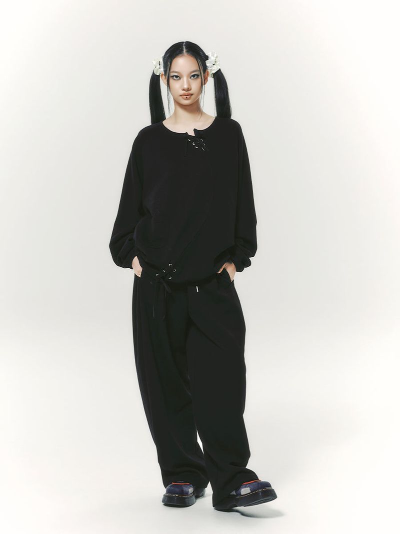 STAR APLIQUE CREWNECK BLACK