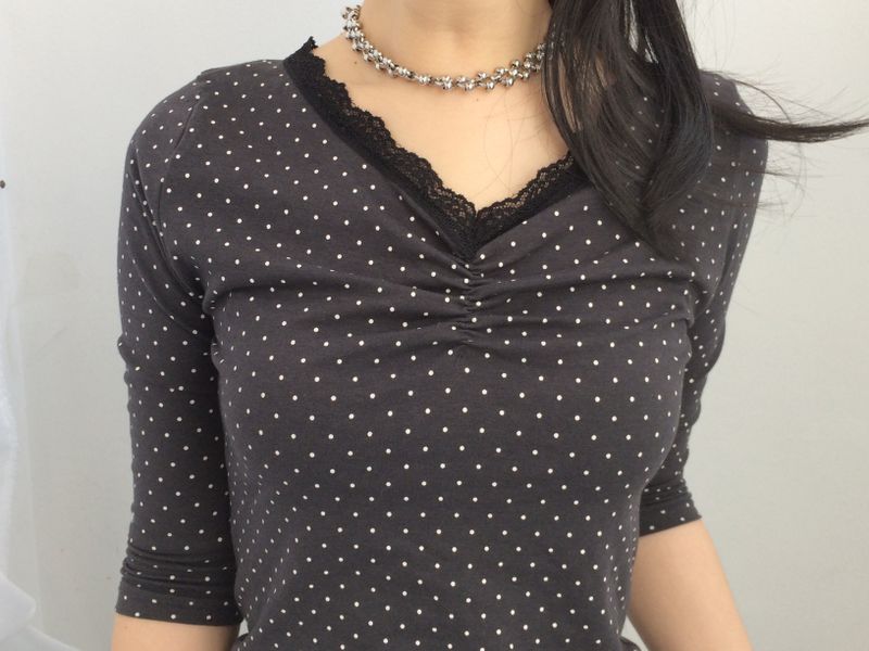 Lace V-Shirring Dot Top
