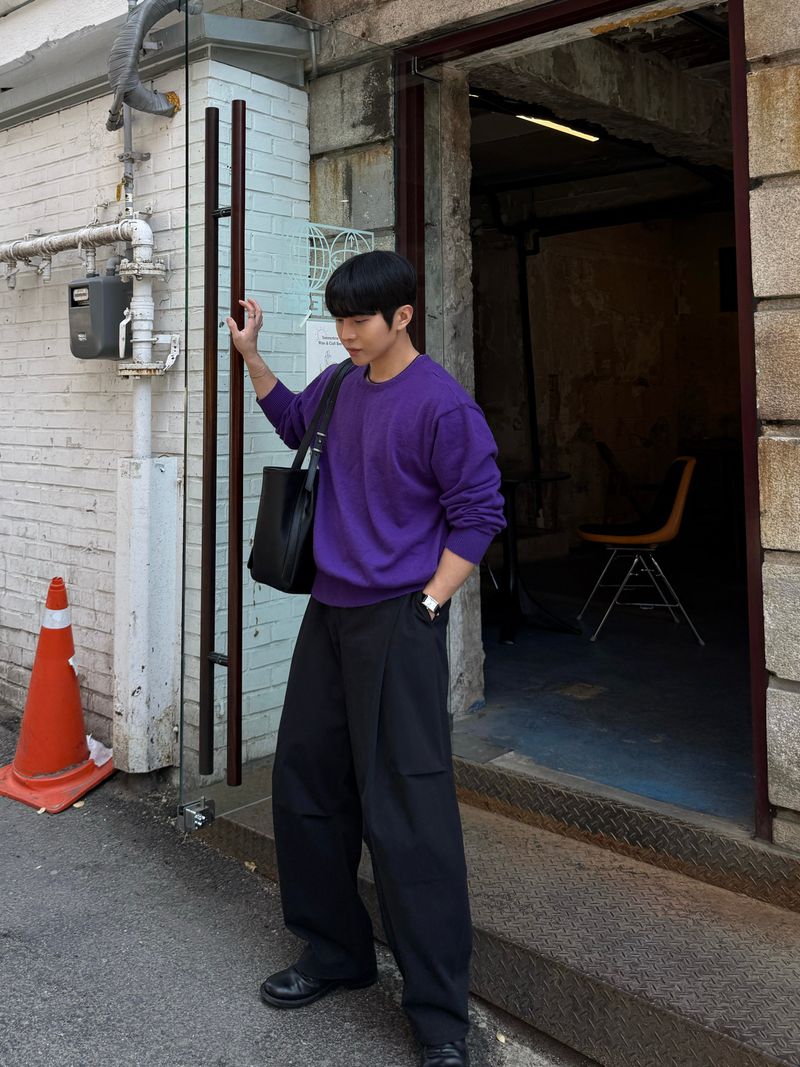 Unbalanced pintuck curved pants