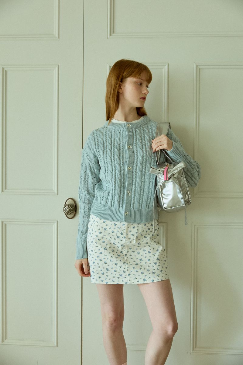 PINK PINEAPPLE(ピンクパイナップル)の「MARGARET TWIST CARDIGAN(Tops)」