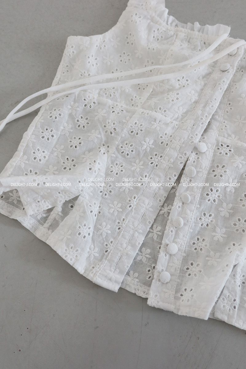 a bean button punching bustier blouse