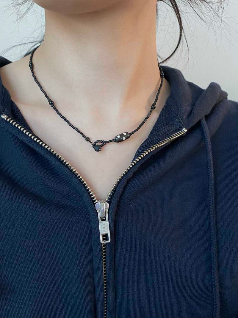 Dot necklace (black)