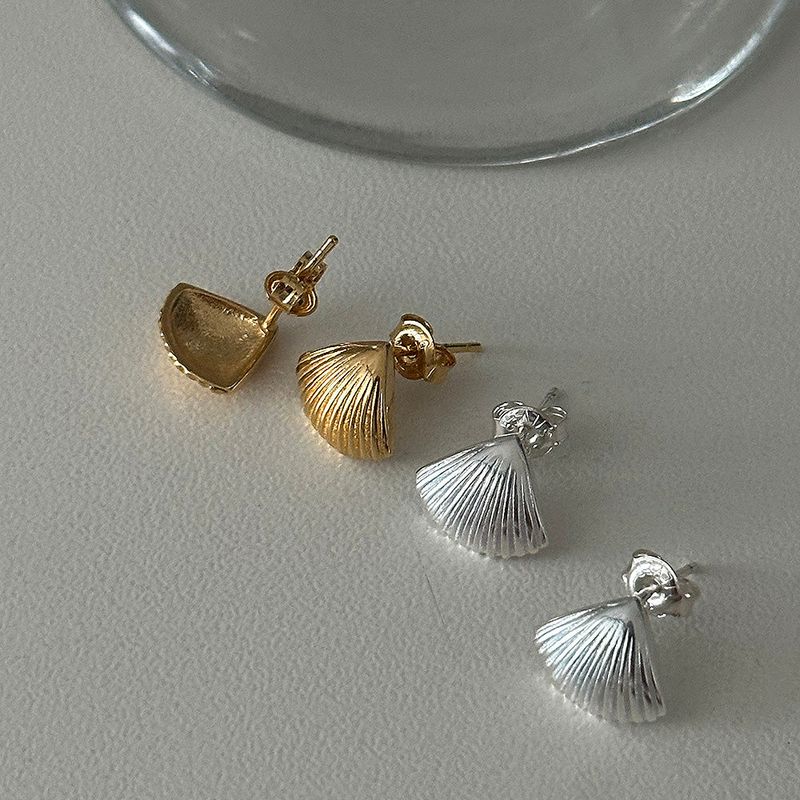 MOSXE（モスクス）の「[925silver] Mini clam earring (2color)（Accessories）」