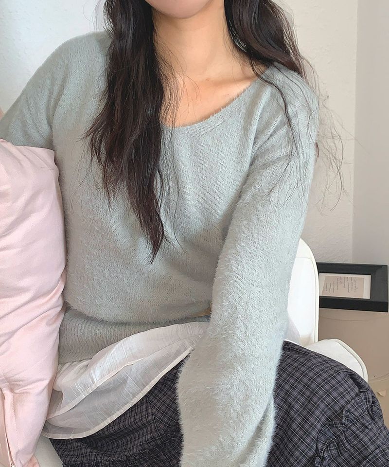 Soft Angora V-neck knitwear
