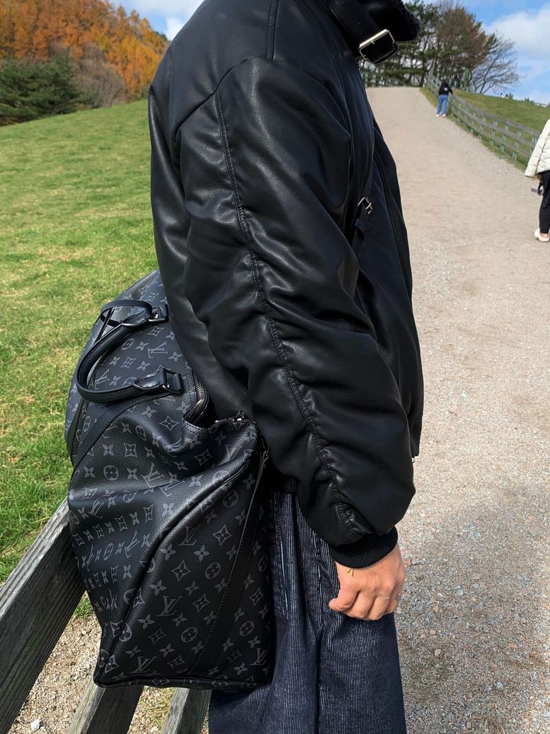 Black leather shirring padding