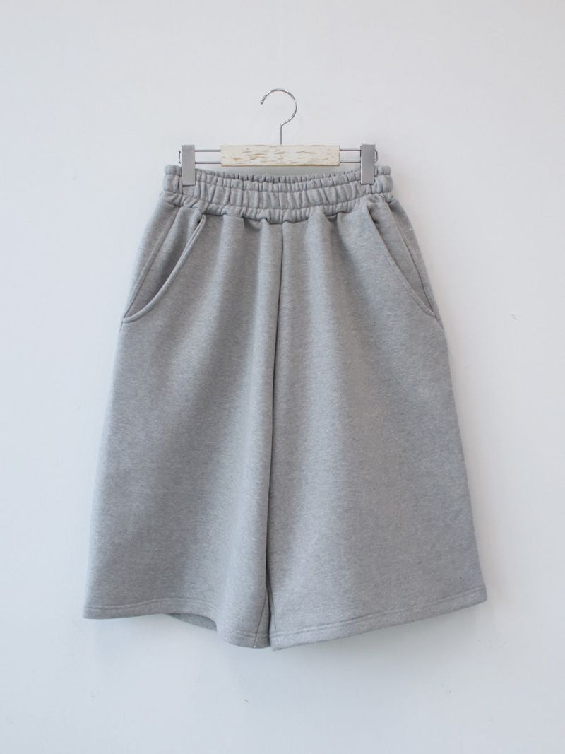 curved bermuda pants