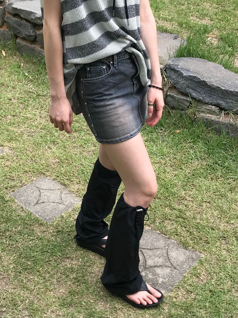 Rock stud denim skirt