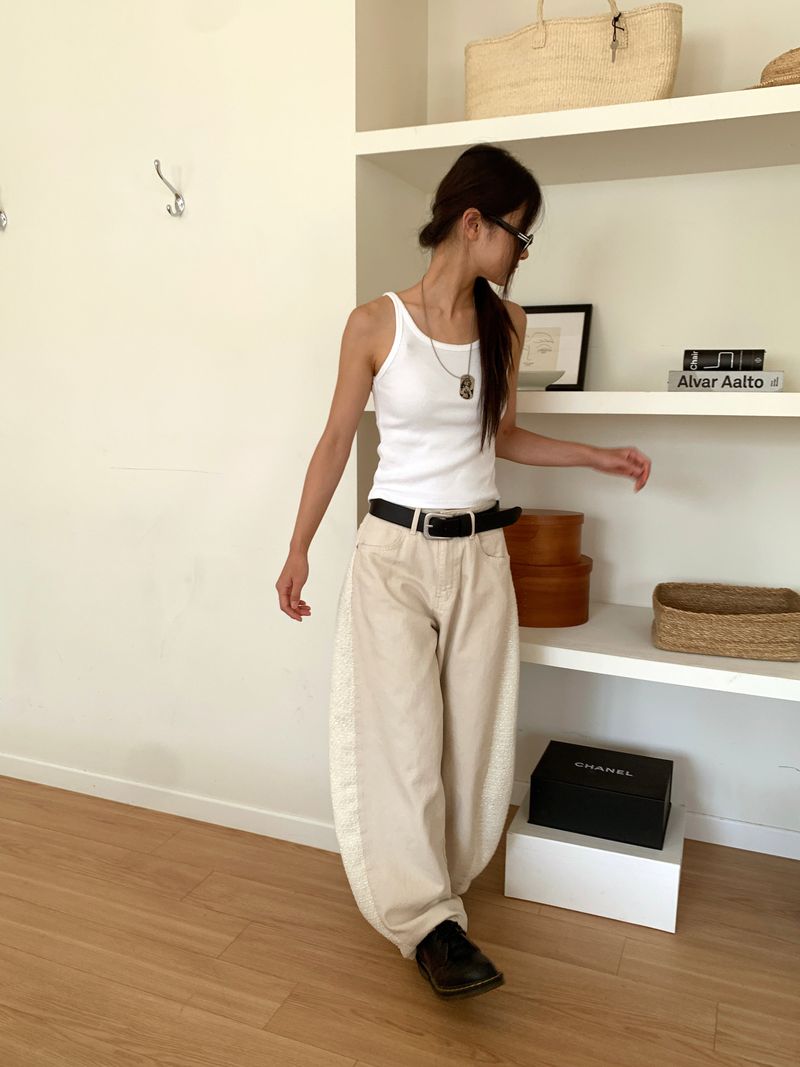NEEDS SLEEVELESS (4C)