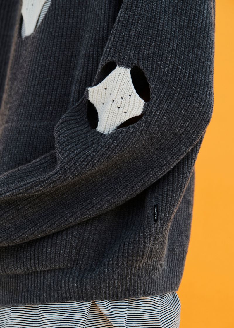 HOLE ARGYLE KNIT HOODIE / CHARCOAL