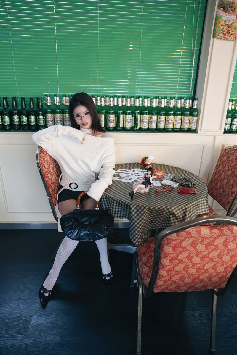 [ID] Logo Off-Shoulder Sweatshirt (Choker Set) (Ivory) 