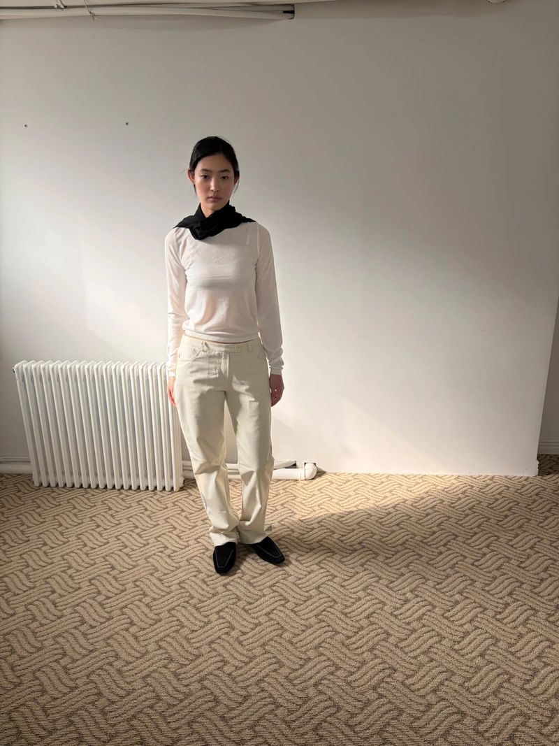 slim v-neck knit top