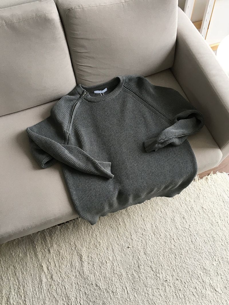 Sleek Zipper Round Knit