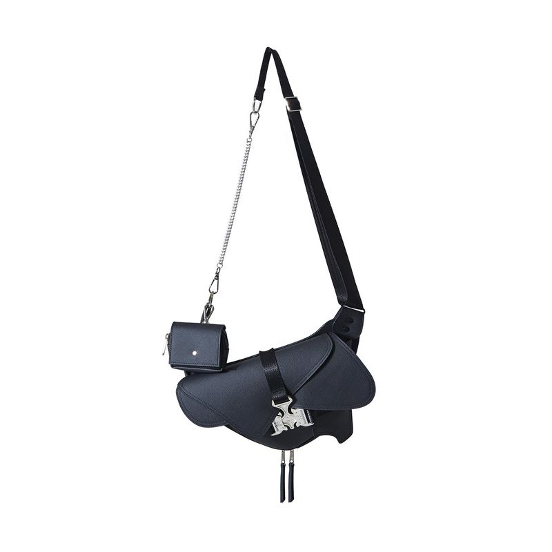 IUGAMAKARAS（イウガマカラス）の「Triple Covered Crow Buckle Bag（Bags）」