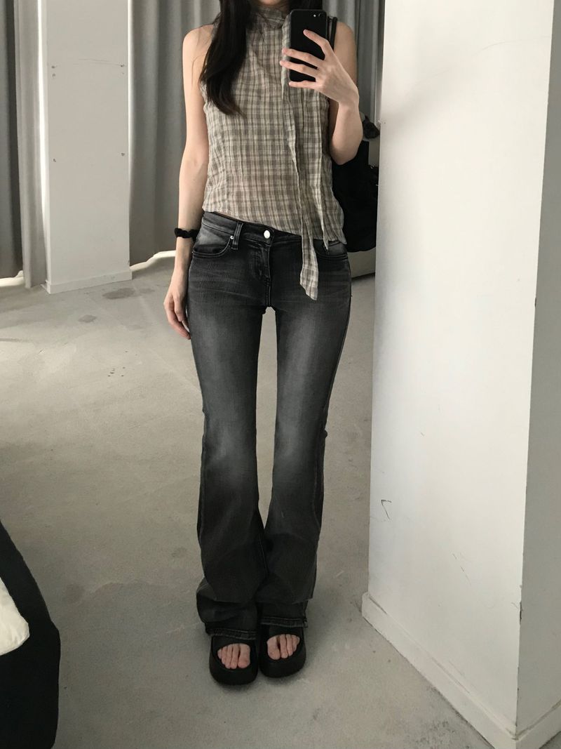 Black Low-rise Bootcut Denim Pants (one color)