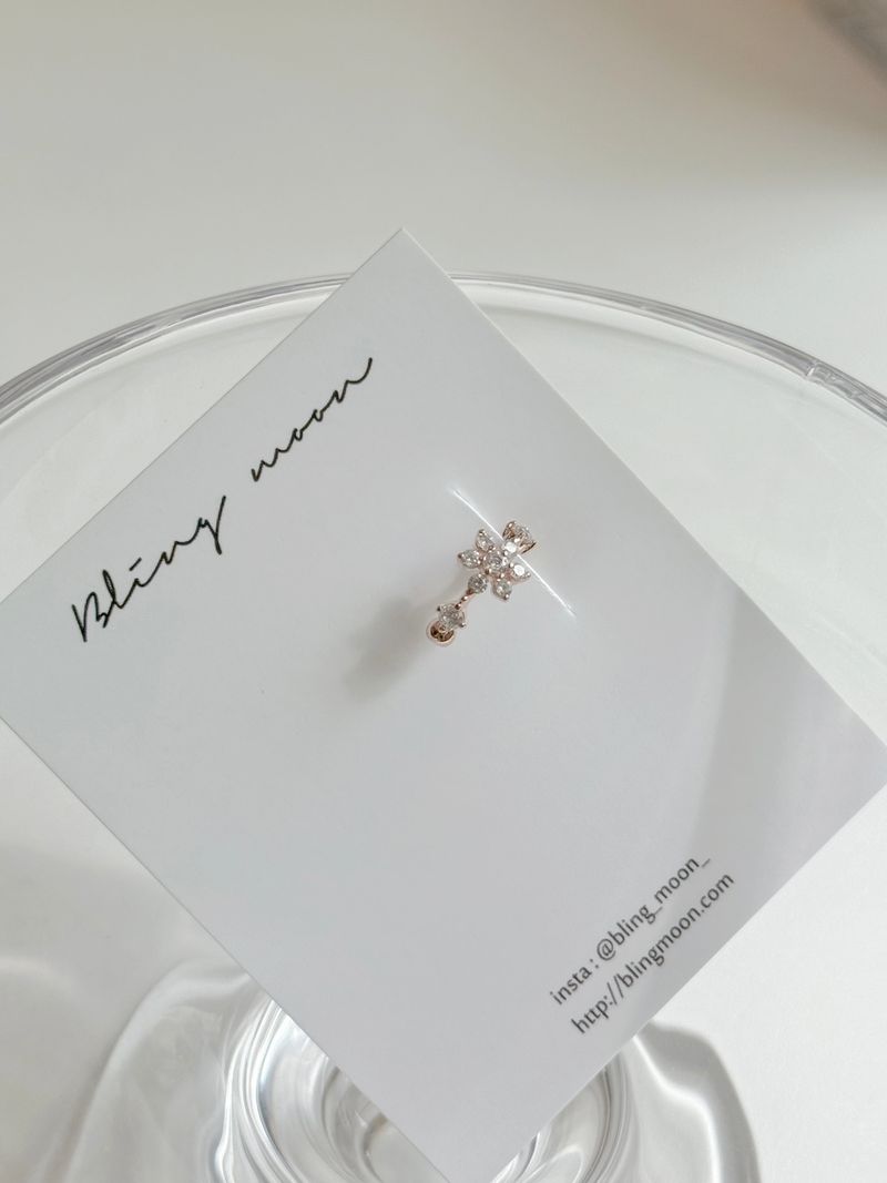 Cubic Flower Ear Cuff / 2 Colors / Bracelet Simple Daily Point Spring