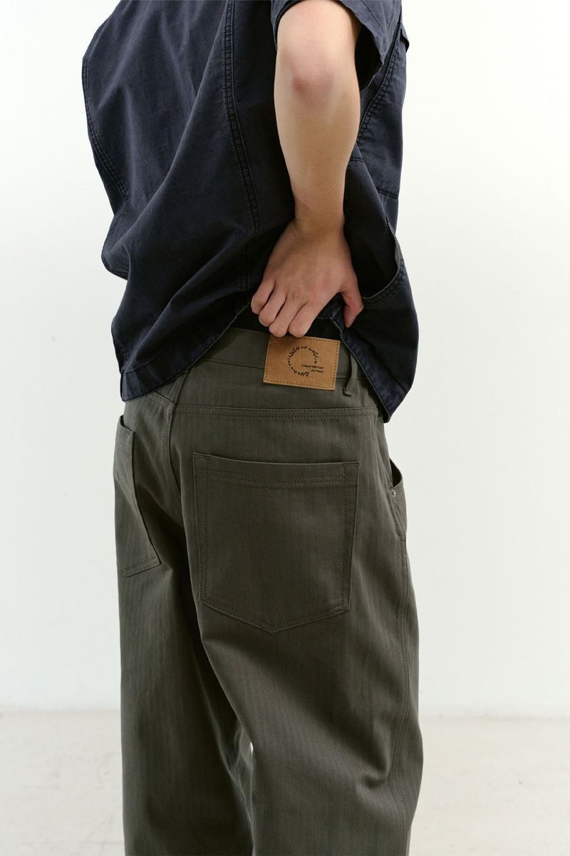 Semi Curved Herringbone Twill Pants (Khaki)