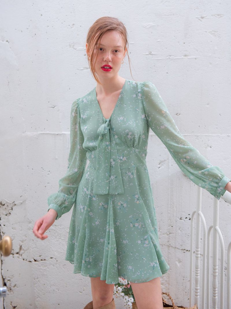 vem.ver(ベムバー)の「RIBBON TIED FLARE ONEPIECE_MINT(Dresses)」