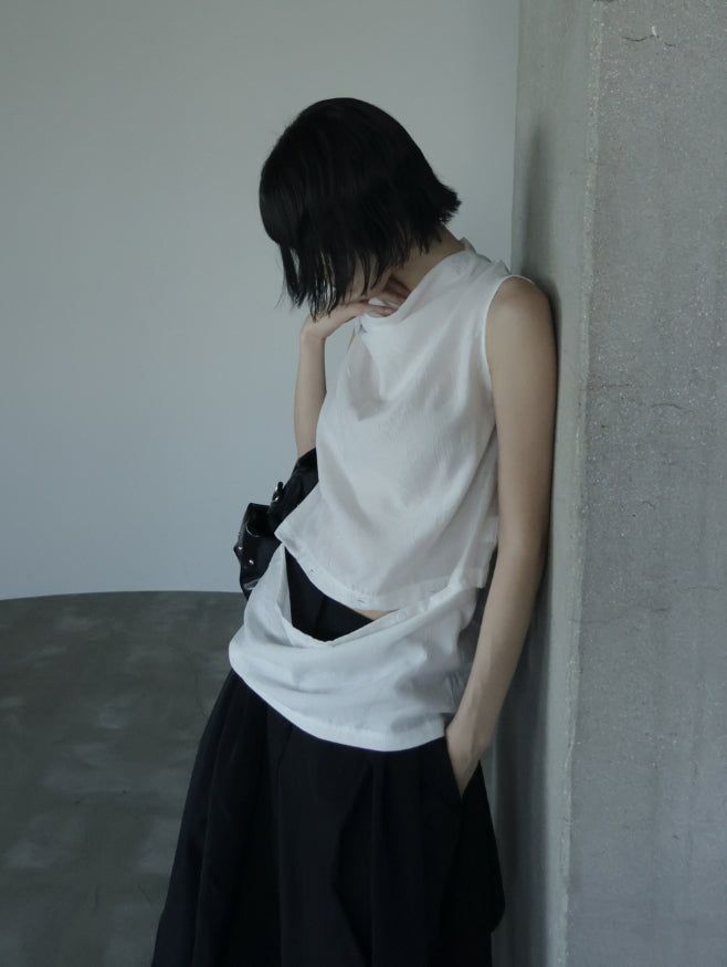 mnem（ムネム）の「Lesia Cutout Cowl Neck Blouse（Tops）」