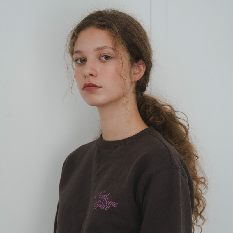 Need Some Space Sweatshirt(BROWN)
