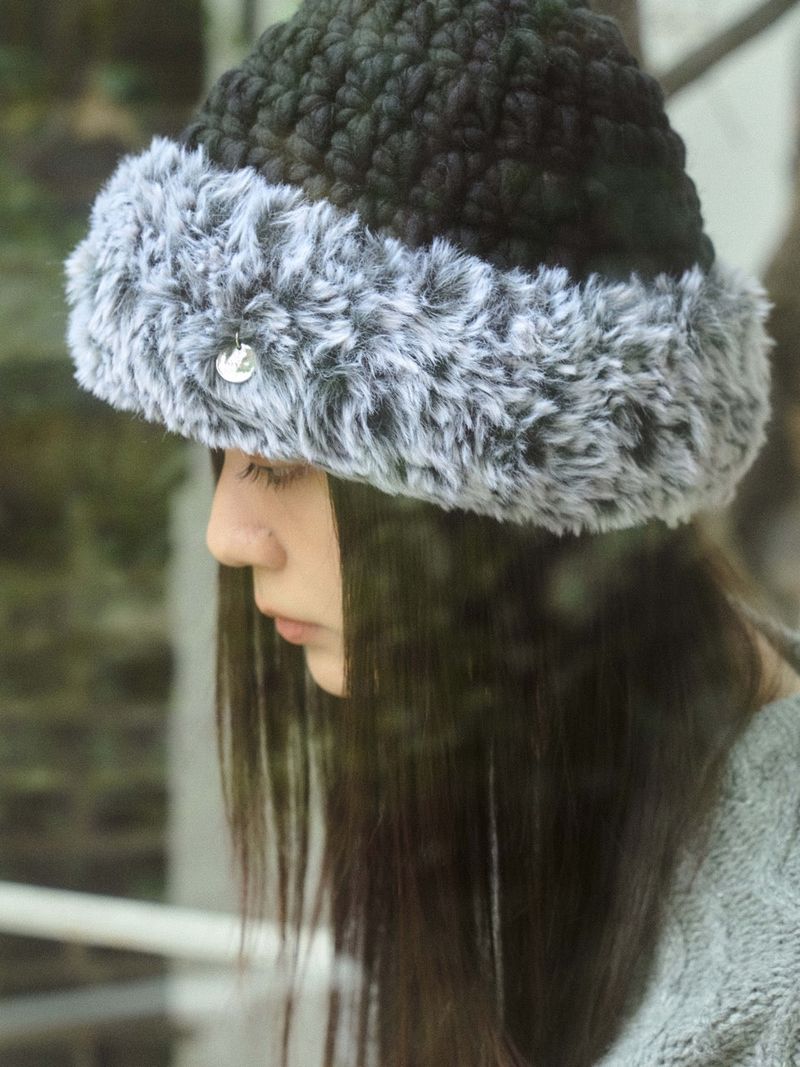 Eskimo Fakefur Beanie - Black