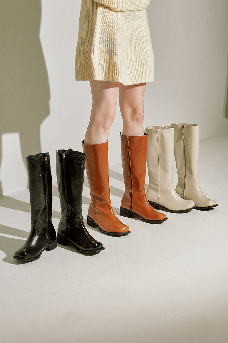 eeë(イイエ)の「JANE LONG BOOTS_3COLORS(Shoes)」