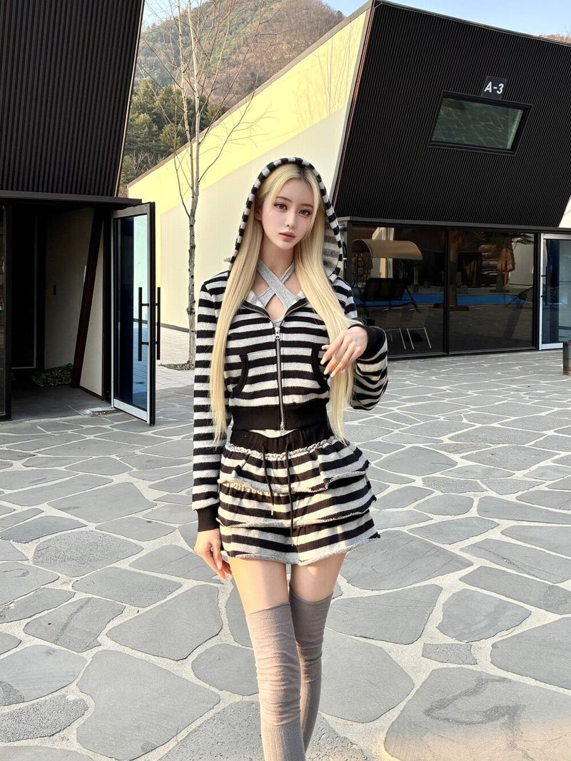 1476. Love stripe crop hood zip-up (2color)