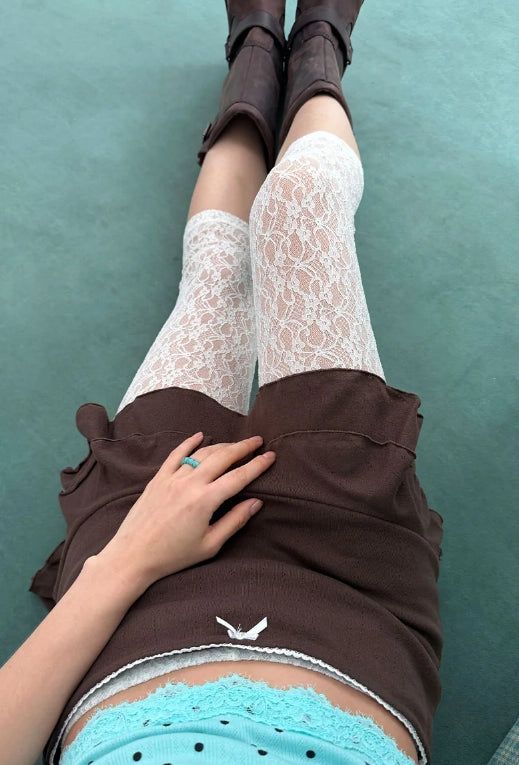 LACE CAPRI LEGGINGS