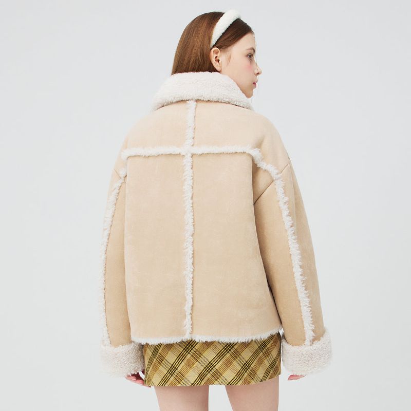 HEART BUTTON SHORT SHEARLING JACKET _ BEGIE