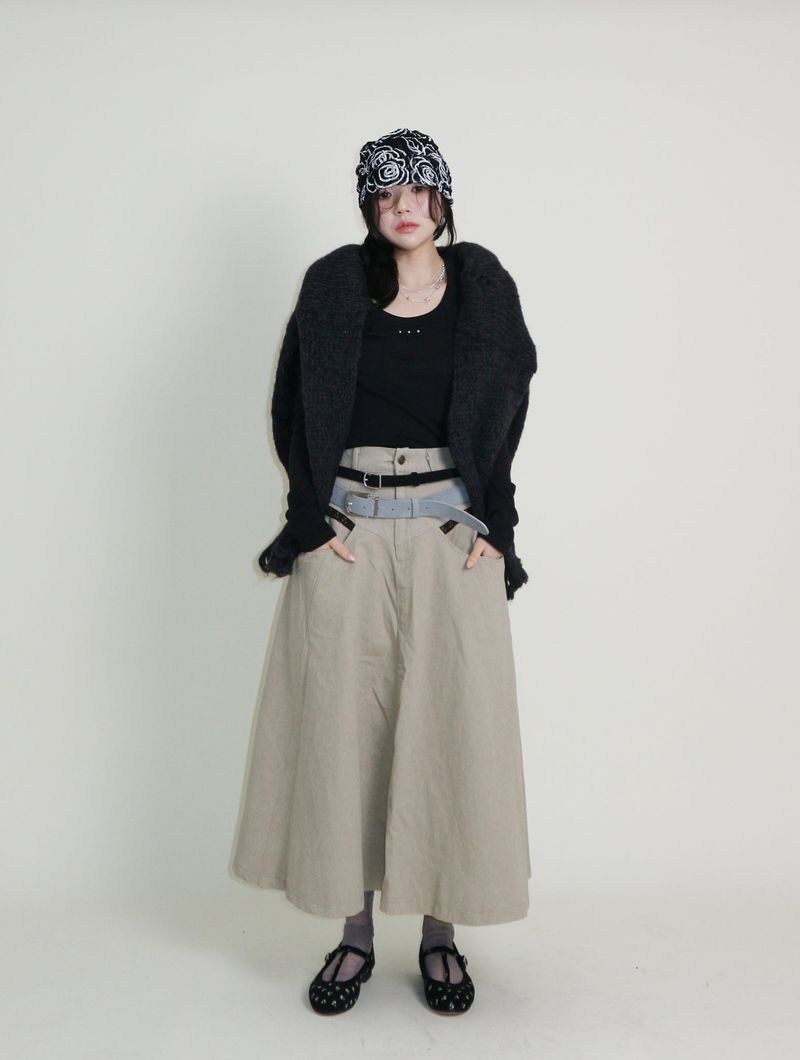 open stud U-neck round long-sleeved T-shirt