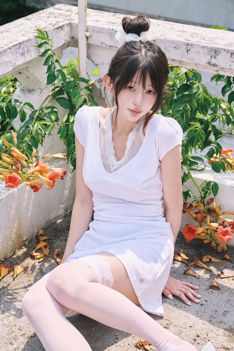 [MADE] Roena Halter-Neck Lace Mini Dress