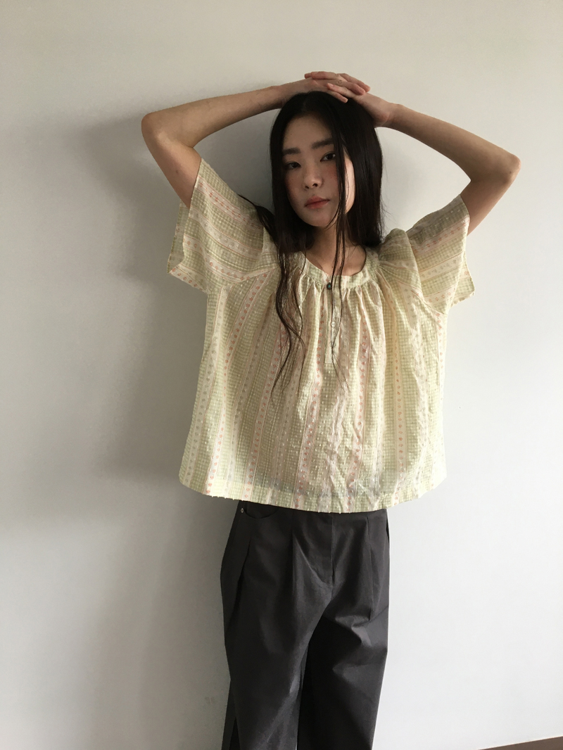 DUGGY（ダギー）の「Verde Flower Blouse (2color)（Tops）」