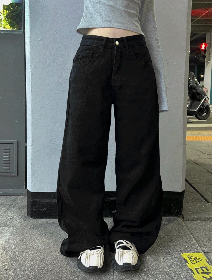 Two-button strap wide pants