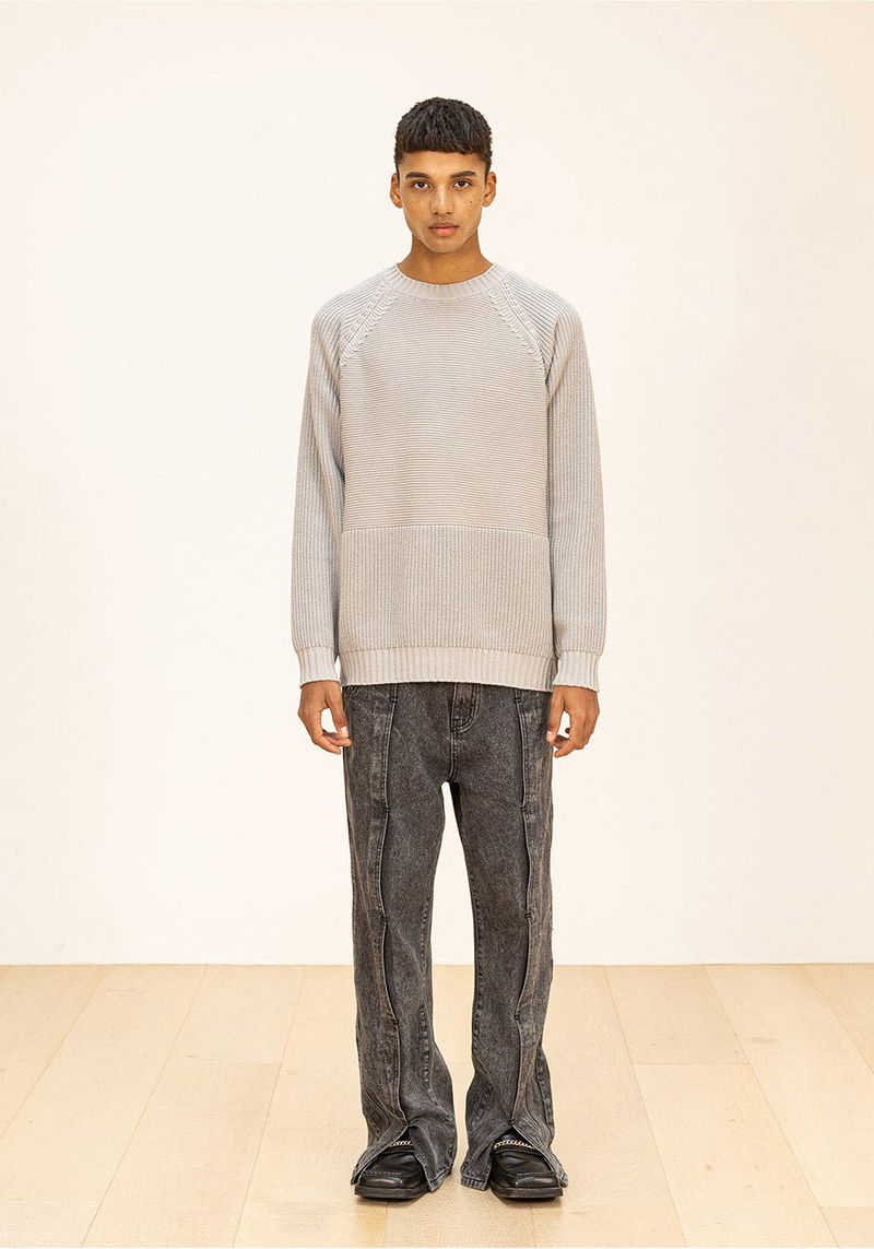 HALF INCISION OVERSIZED KNIT