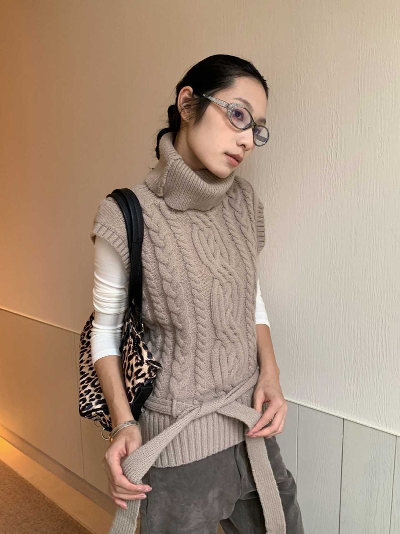 turtleneck twisted strap sleeveless knitwear
