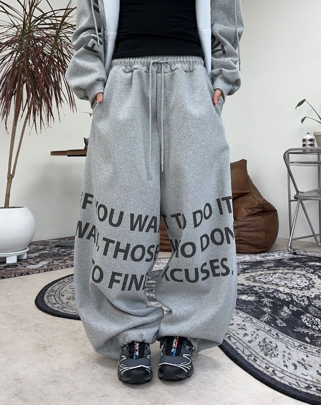 SATIIIZ（サティーズ）の「Freno Lettering Sweatpants（Pants）」