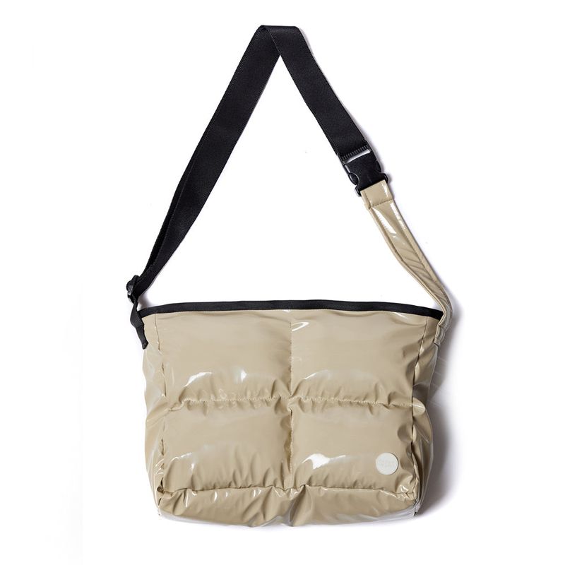 Don't Ask My Plan (DAMP)（ドントアスクマイプラン）の「2WAY PADDED MESSENGER BAG_BEIGE（Bags）」