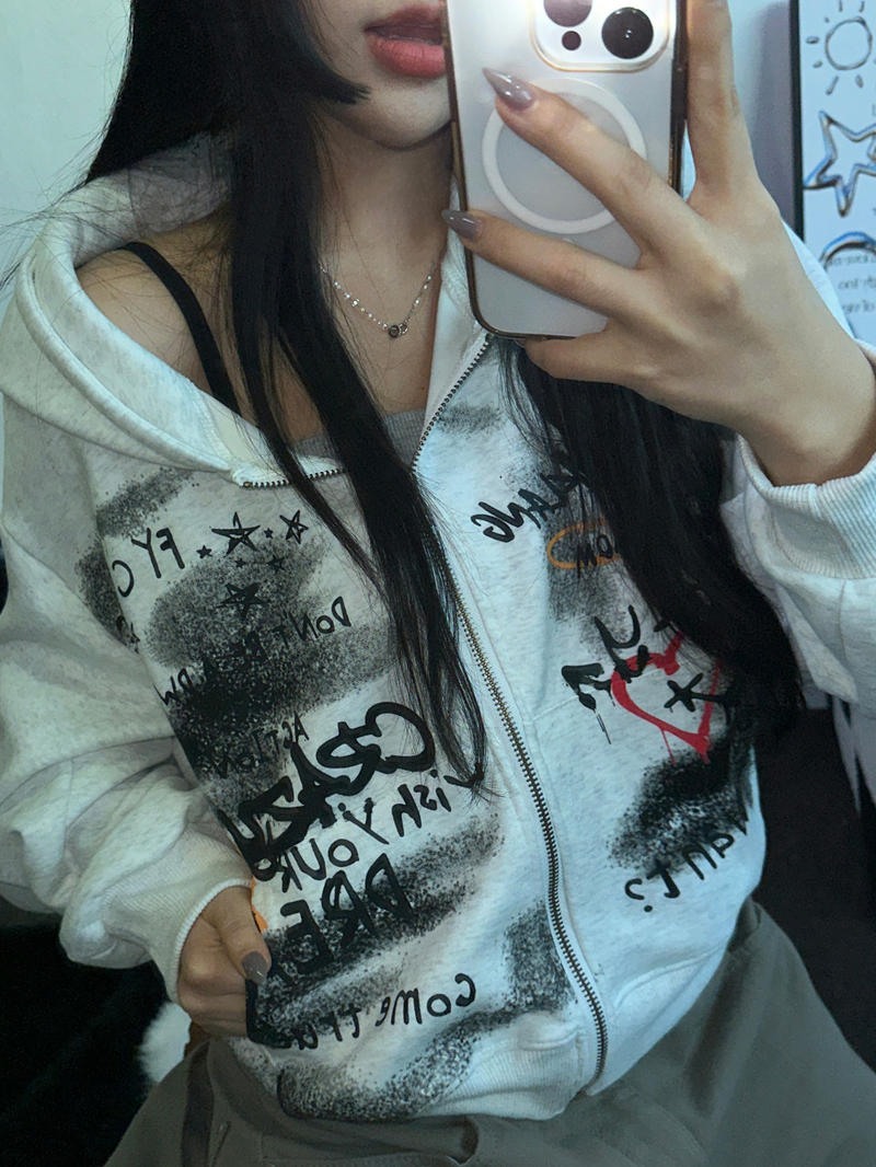 CCORTTI（コルッティ）の「DOODLE PRINGTING LATTERING GRAFFITI HOODIE ZIP UP 🤍🩶❤🎀2COLOR（Tops）」