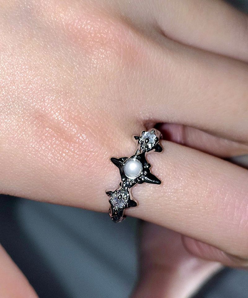 Gray Shooting 3-Star Cubic Open Ring