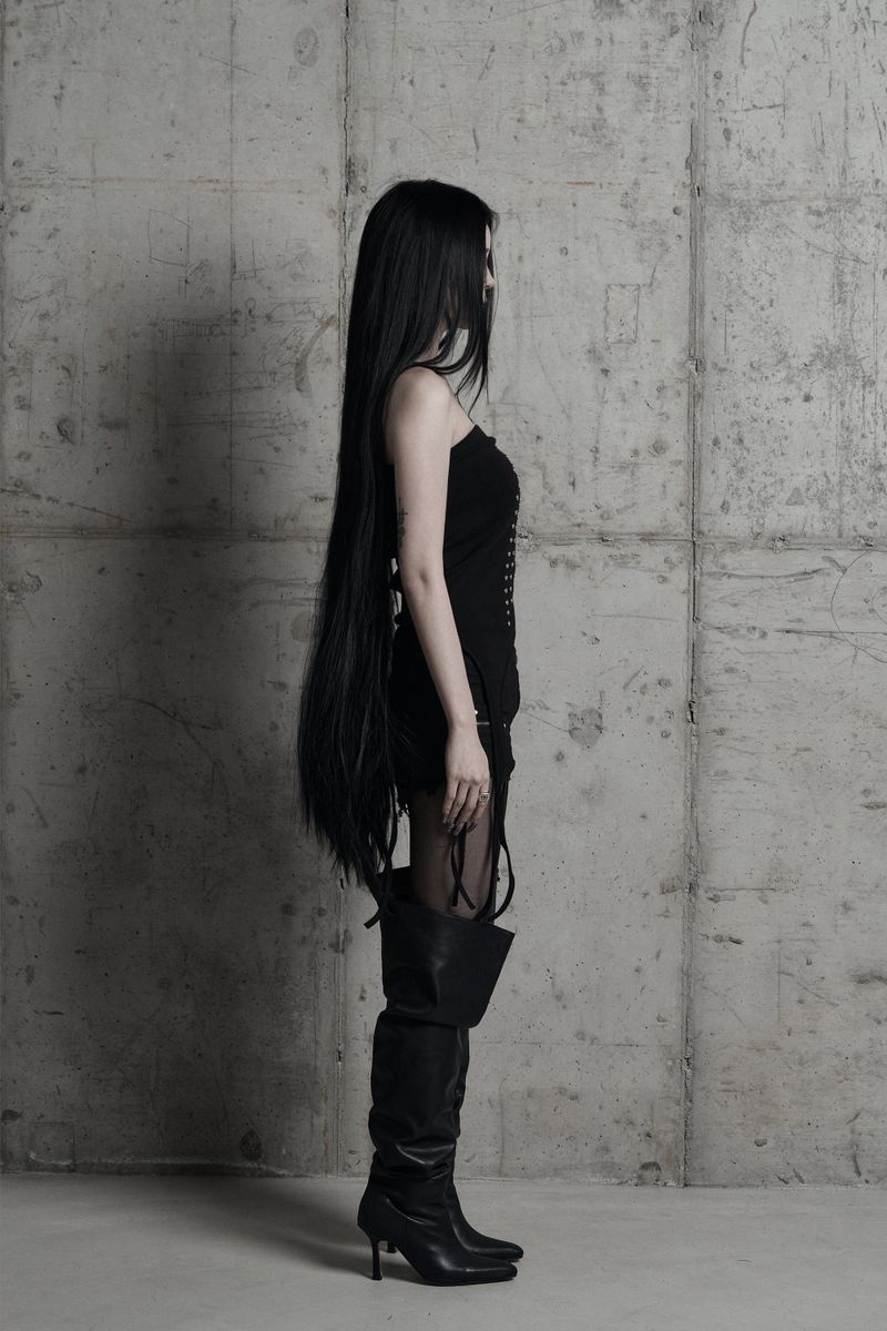 [label] studded asymmetric strap tank top BLACK