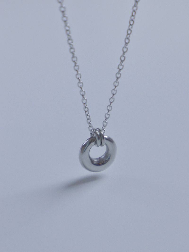 Donut pendant necklace