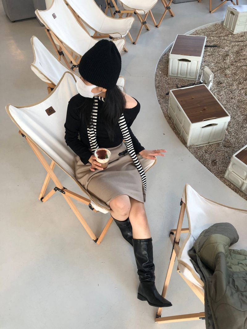 Square wrinkle middle boots 