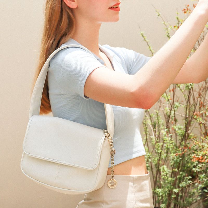 louie ooie(ルイウイ)の「etta bag - white(Bags)」