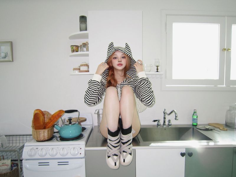 Cat hood zip-up