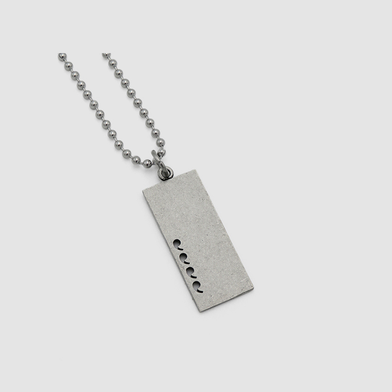 PUNCHING BAR NECKLACE