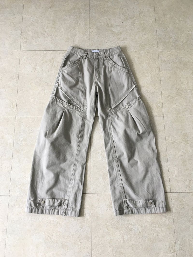 Rivet panel cargo pants