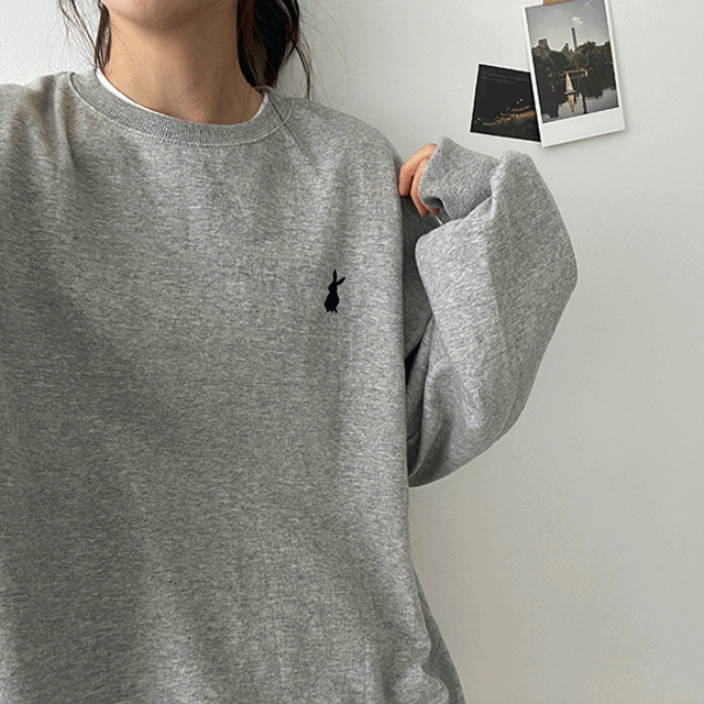 hijjoo（ハイチュー）の「Embroidered rabbit sweatshirt（Tops）」