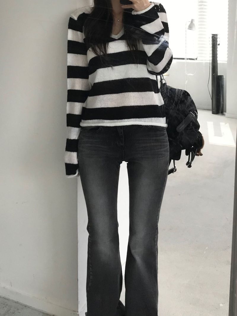 Kitten（キッテン）の「Stripe V-neck knitwear (one color)（Tops）」