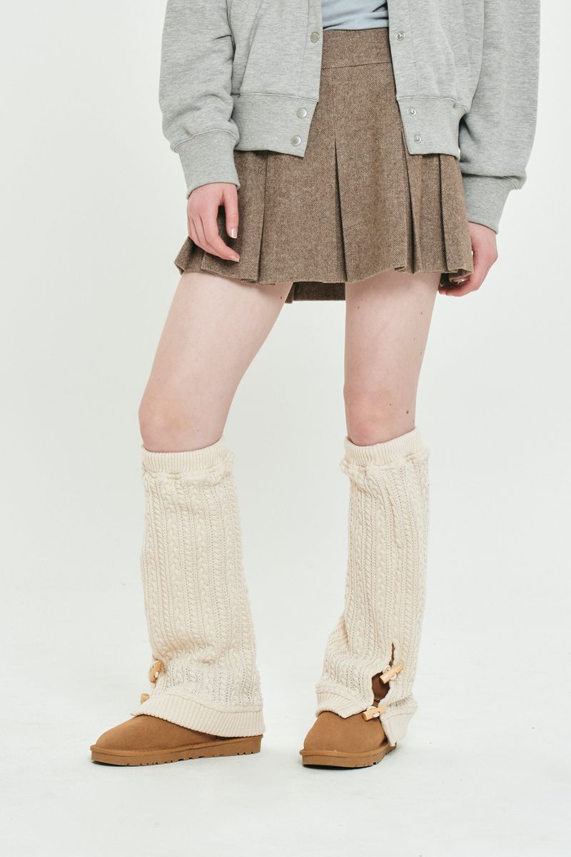 CHERRY CABLE KNIT LEG WARMERS [IVORY]