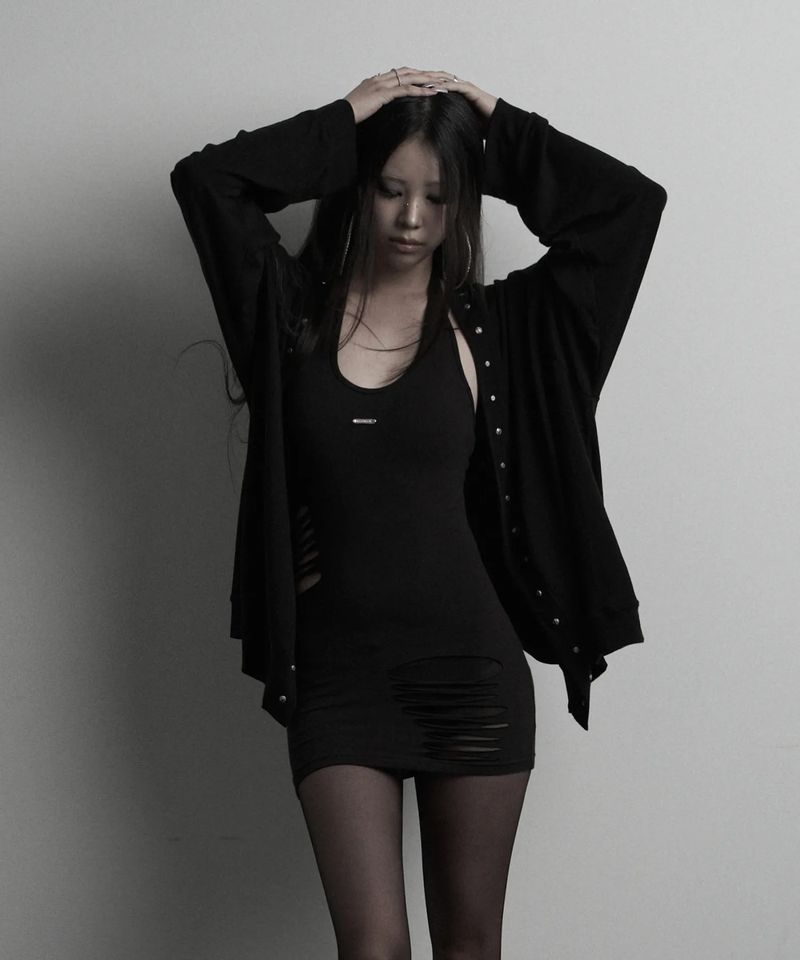 [label] hand-cut damage halterneck sleeveless (black)
