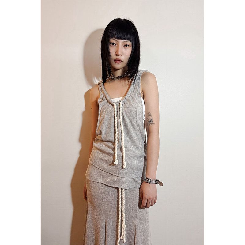 ROPE KNOTTED BACK HOOD